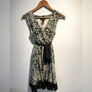 New H&M Black and Ivory Floral Print Dress Size 6